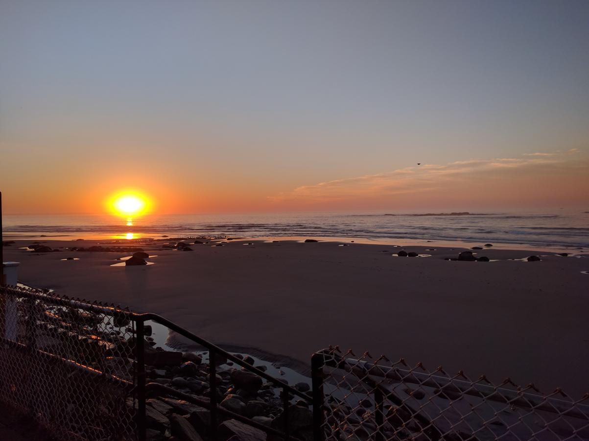 Haven By The Sea B&B Уелс Екстериор снимка